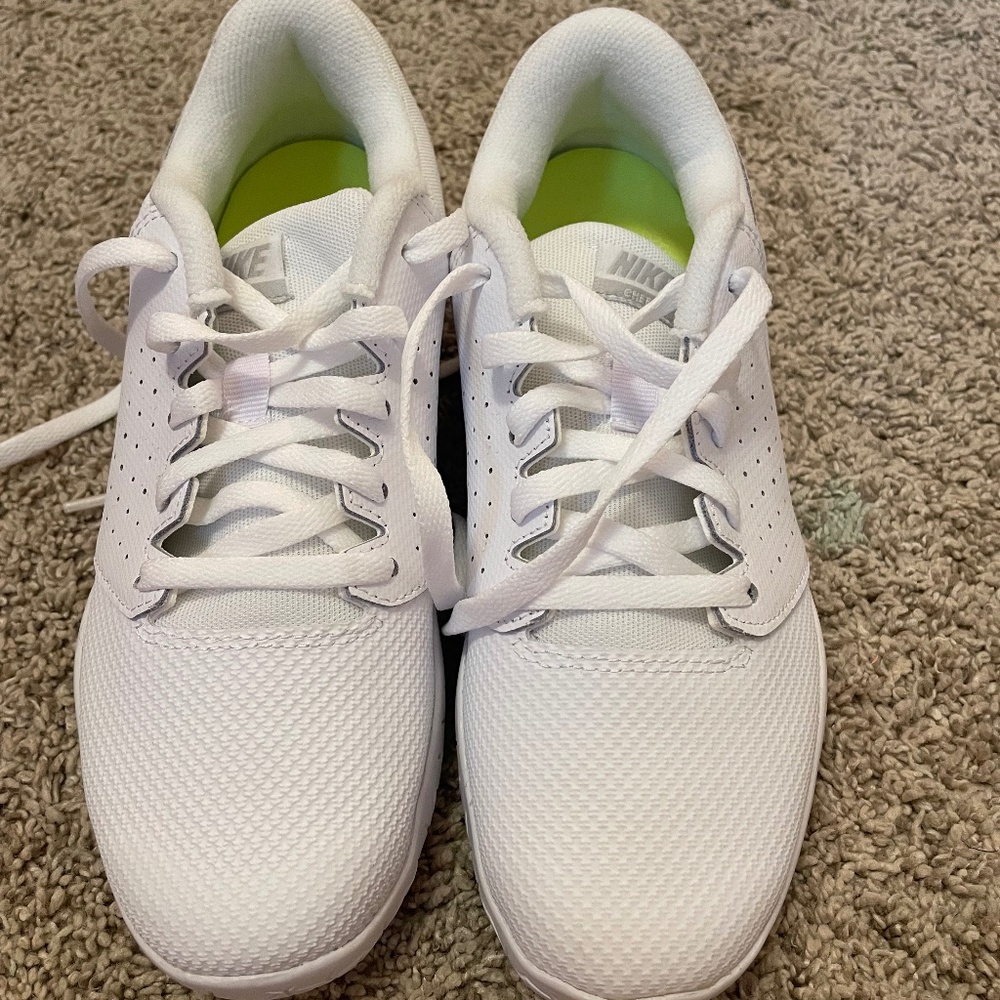 Nike Sideline Cheer Shoes - Picture 1 of 3